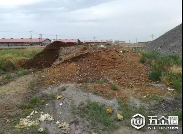 正邦集團(tuán)兩家養(yǎng)殖場(chǎng)內(nèi)糞污遍地