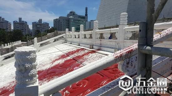 圖為中正紀(jì)念堂階梯被潑漆。（來源：聯(lián)合新聞網(wǎng)）