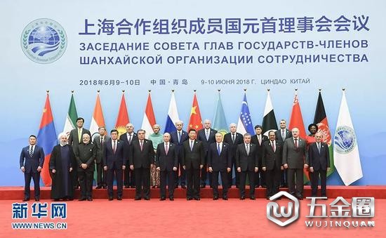 會前，習(xí)近平同與會各方在迎賓廳集體合影