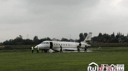 江蘇一架公務(wù)機機場沖出跑道 系機械故障后輪脫落
