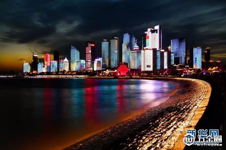 ▲這是4月14日拍攝的青島浮山灣夜景。