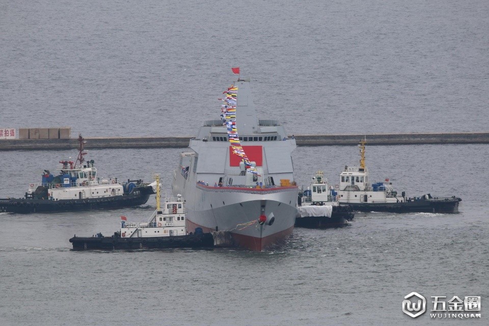 055驅逐艦的艦艏