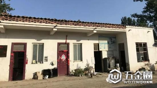▲6月7日，河南開封，牛書君的農(nóng)機經(jīng)銷點。