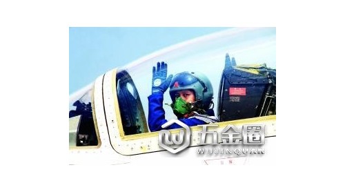 殲擊機(jī)女飛養(yǎng)成記：清晨4點(diǎn)半開(kāi)始練 每日飛7小時(shí)