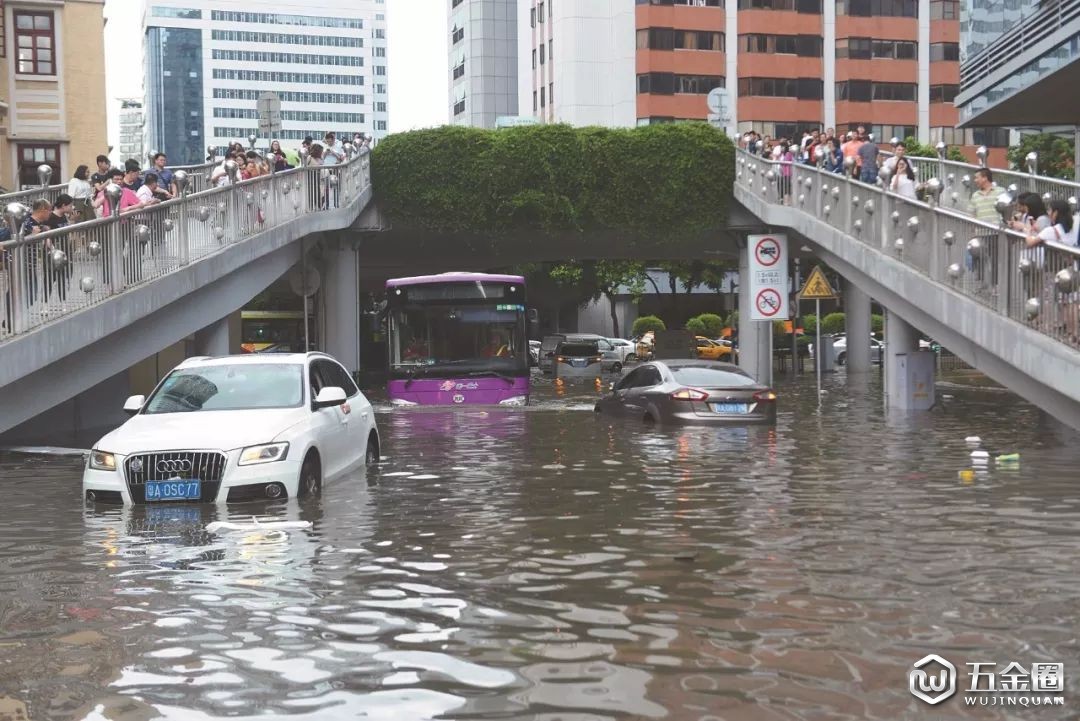 ▲6月8日，廣州普降大雨，多地出現(xiàn)積水、內(nèi)澇。 圖片來源：視覺中國