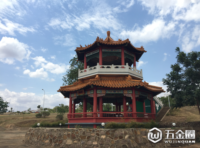 臺灣人當(dāng)年修的小亭子，現(xiàn)在在中國援建的國際會議中心的一個角落里。