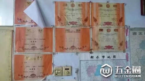 新京報:寒門學(xué)子707分考北大 背后貧窮不值得感謝