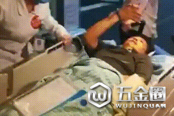 躺著的為肇事者 錢江晚報記者從醫(yī)院發(fā)回