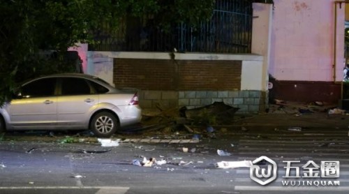杭州車輛事故致3人死亡 碗口粗行道樹被連根撞起