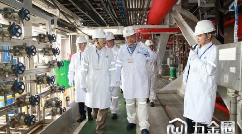 35萬噸級(jí)“海上巨無霸”起航 系我國首次自主集成
