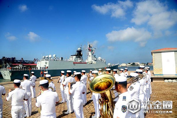 軍樂隊歡30批護(hù)航編隊蕪湖艦起航