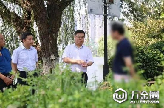 右二為賈石松,右一為回訪教育對象