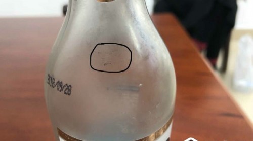 酒瓶上有兩個(gè)日期?綿陽食客投訴自助烤肉店賣過期酒水