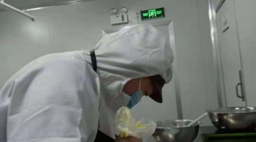 記者實(shí)地走訪“原料過期門”發(fā)源店 幸福西餅“爆料人”否認(rèn)接受過采訪