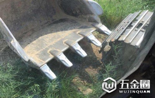 挖掘機(jī)為何會(huì)掉鏈子？如何輕松解決“出軌”？