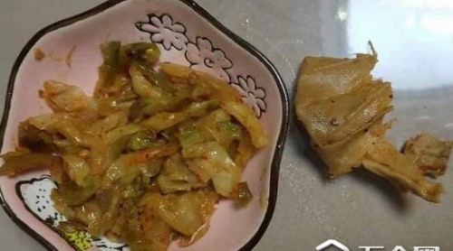 山東臨沂：榨菜吃出異物一看是塊紗布 可撥打12331投訴