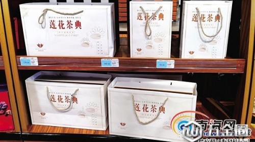 “榮豐藍蓮花茶”包裝無生產日期 ?？凇癘-Ye農棧”還在賣
