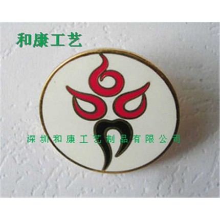 江西實(shí)力廠家，專業(yè)設(shè)計(jì)團(tuán)隊(duì)，設(shè)計(jì)各類金屬徽章，運(yùn)動(dòng)會(huì)獎(jiǎng)牌
