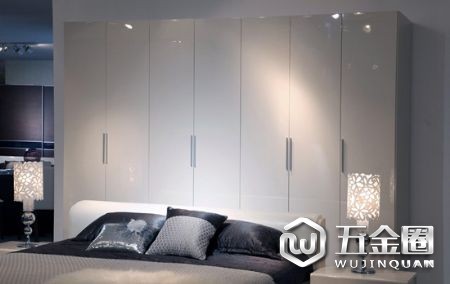 挑選優(yōu)質(zhì)衣柜就是這么簡(jiǎn)單！4大技巧教會(huì)你！