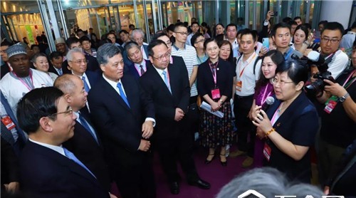 【聚焦中博會】工業(yè)和信息化部苗圩部長、王江平副部長等領(lǐng)導(dǎo)親切會見領(lǐng)軍企業(yè)家代表