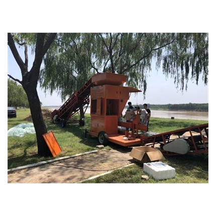 抗洪搶險有他 戰(zhàn)士們不再辛苦裝沙 智能型防汛沙袋裝袋機(jī)